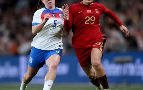 AG网站-球员忙碌备战，女足比赛犹如战场的简单介绍