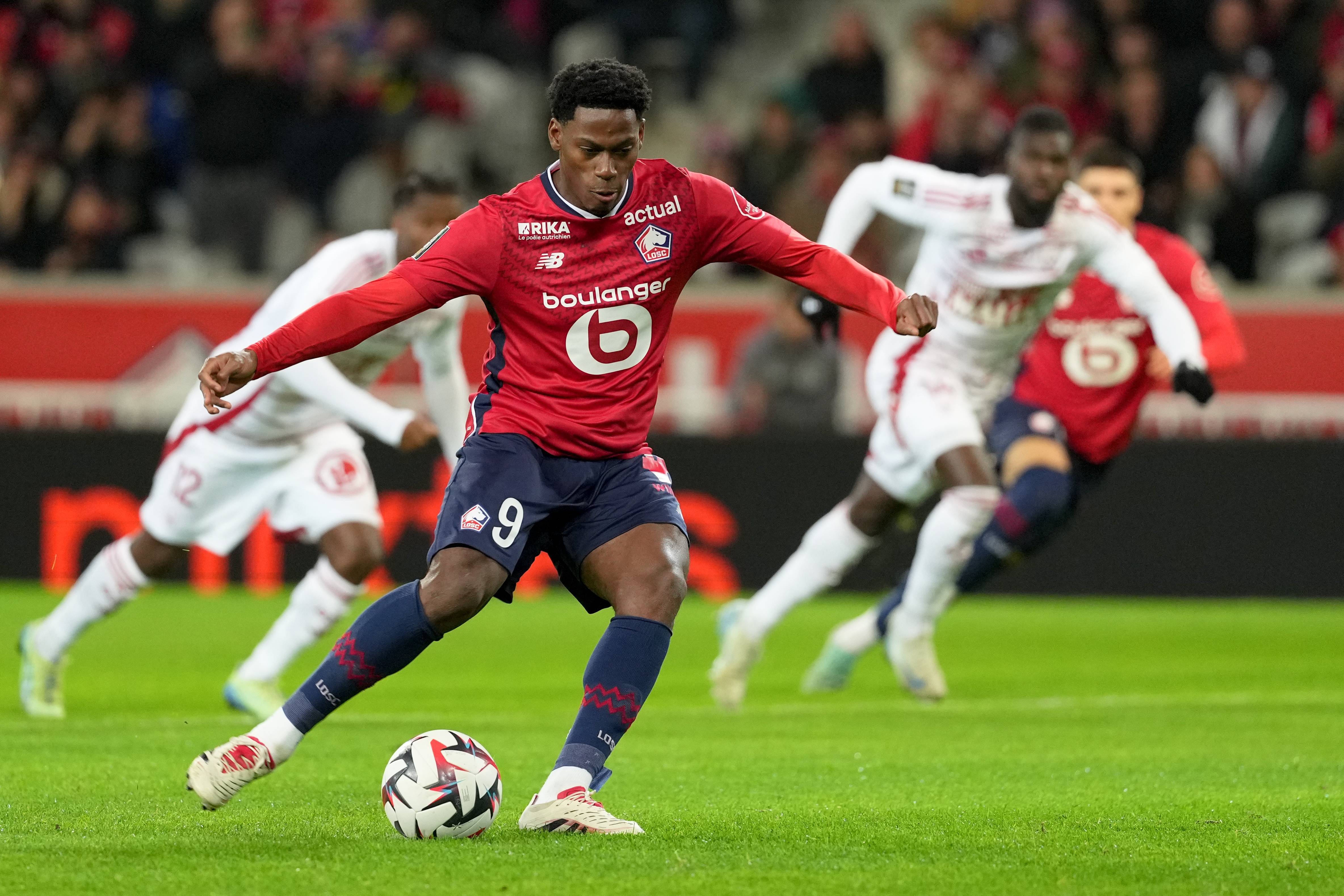 里尔主场击败对手,追赶领先者在法甲积分榜上升至第二位 里尔主场击败对手,追赶领先者在法甲积分榜上升至第二位