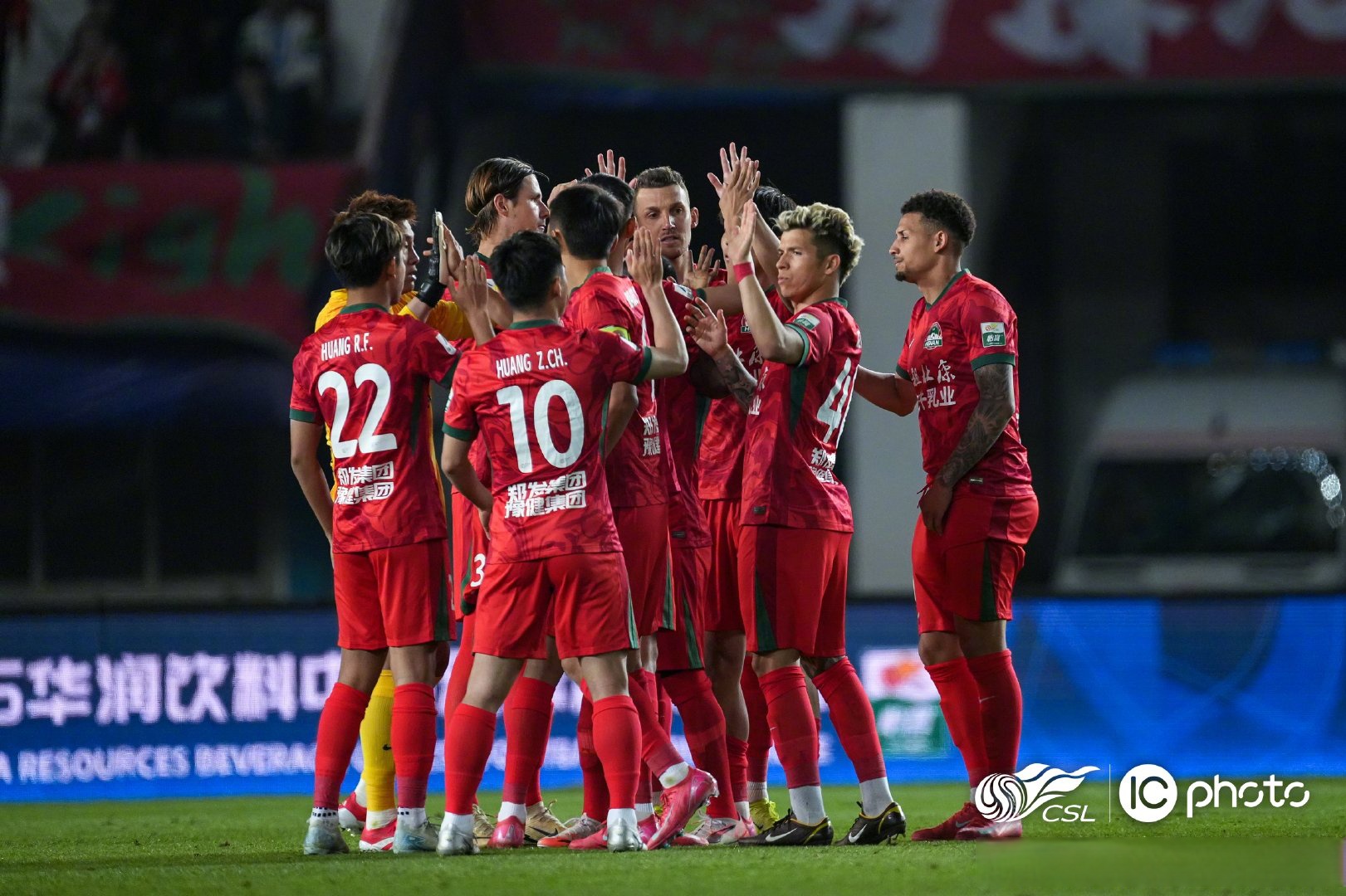 中超球员转会市场热度攀升，多项交易进行中