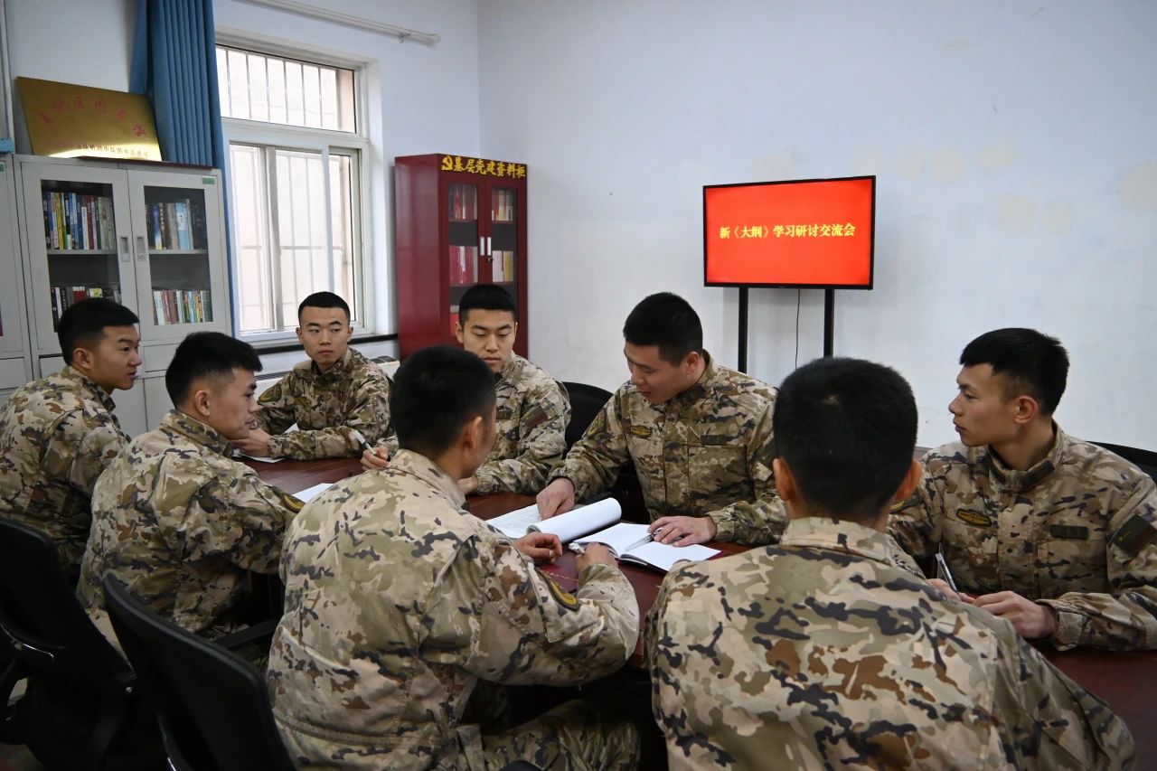 球队训练全力以赴，备战技巧风起云涌