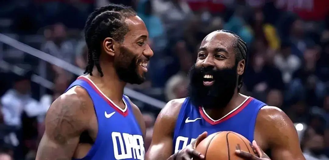 包含新交易信息曝光，引发球迷热议与期待的词条