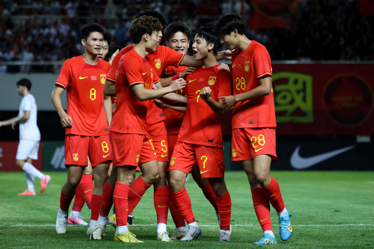 亚洲足坛劲旅决战：胜负一触即发